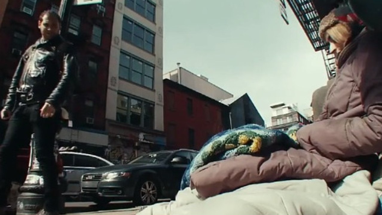 Ces personnes se sont mises dans la peau de SDF. Et voilà ce qui se passe quand leurs proches passent à côté d'eux