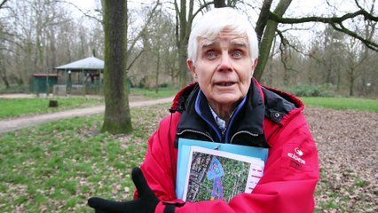 Le Groupe National de Surveillance des Arbres à Vincennes contre le prolongement de la ligne 1 du métro parisien.