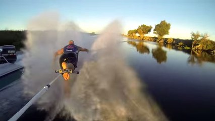 Cette séance de ski nautique va vous faire halluciner. Vous n'avez jamais vu ça