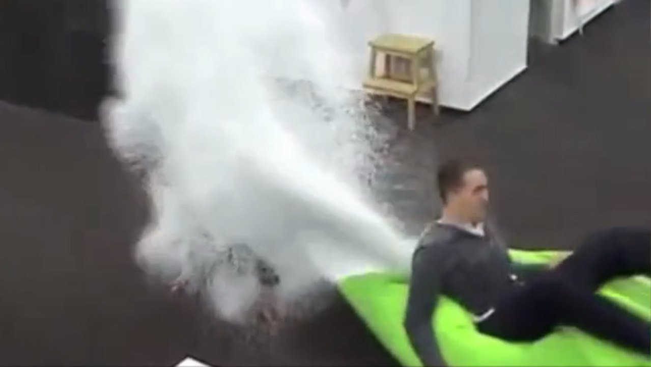 Ces collègues voulaient s'amuser dans l'open space. Mais rien ne s'est passé comme prévu