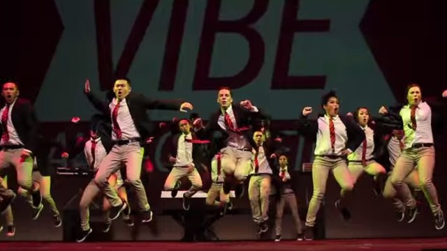 Ces danseurs talentueux sont des pros de la synchronisation. Ils vont vous bluffer