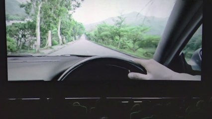 Les spectateurs de ce cinéma ont eu une énorme surprise. Il ne répondront plus jamais à un texto au volant