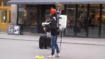 Cet homme orchestre va vous faire halluciner. Ecoutez ce qu'il joue