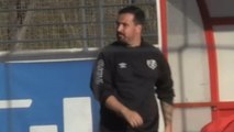 La afición del Rayo protesta contra el entrenador femenino: 