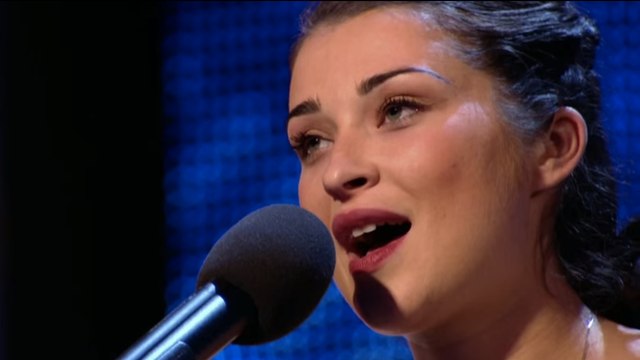 La voix de velours de cette jeune femme très timide va vous bouleverser. Découvrez sa performance