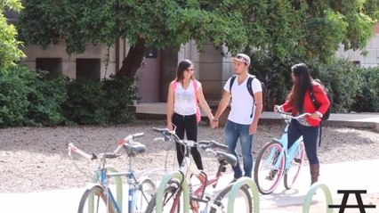 Ce jeune homme a trouvé une technique de drague révolutionnaire. Vous ne devinerez jamais laquelle