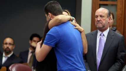 Alors qu'elle se trouve en face de l'assassin de sa fille, cette mère va faire un geste incroyable. Regardez plutôt