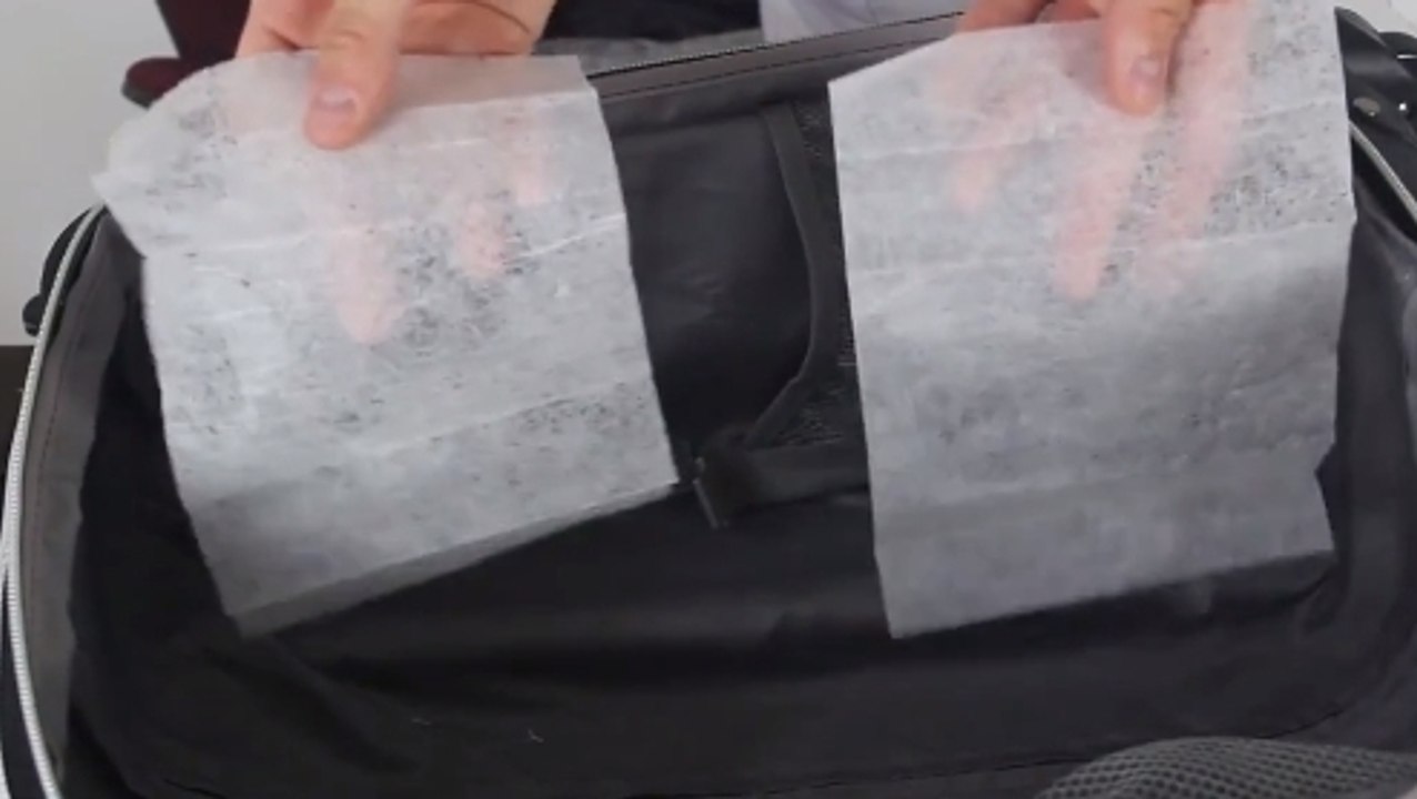 Marre que vos vêtements sentent le renfermé en les sortant de votre valise ? Cette astuce est faite pour vous