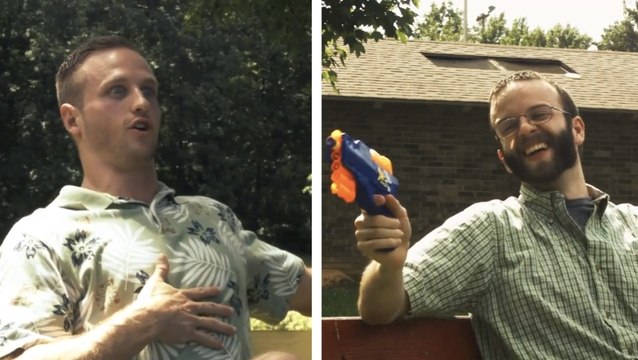 Ces deux papas ont emmené leur enfant au parc au même moment. Mais ils auraient mieux fait de ne jamais se croiser...