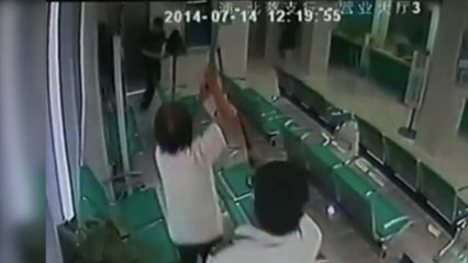 Cette femme a fait fuir un braqueur de banque en plein cambriolage. Vous ne devinerez jamais comment