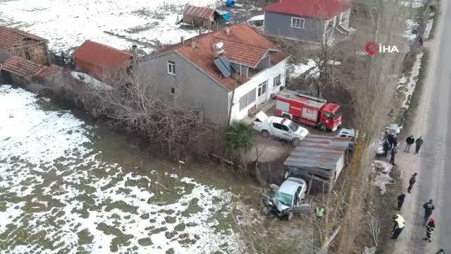 Son dakika haberleri... Direksiyon hakimiyetini kaybedip ağaca çarptı, doğum günü ölüm günü oldu