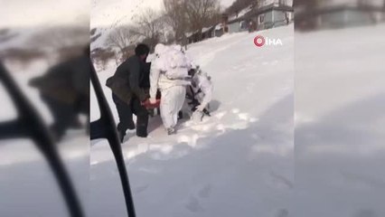 Jandarma ve sağlık ekipleri ayağı kırılan vatandaş için seferber oldu