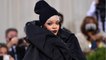 VOICI : Rihanna dévoile pour la première fois son ventre rond sur Instagram, les internautes déchaînés