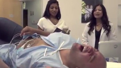 Ces hommes testent la douleur de l'accouchement. Leur réaction vaut le coup d'oeil