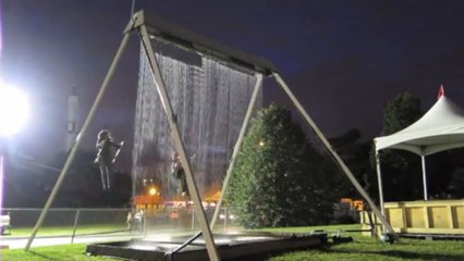 Cette balançoire permet un bon curieux phénomène. Vous n'allez pas en revenir