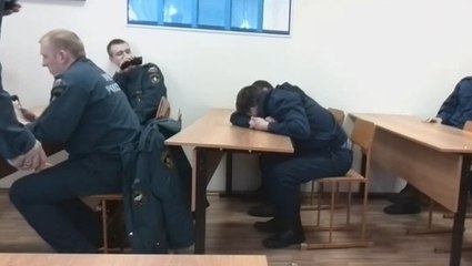 Ces pompiers ont fait la blague de l'année à leur collègue endormi. Ils ne sont pas prêts d'oublier ce fou rire
