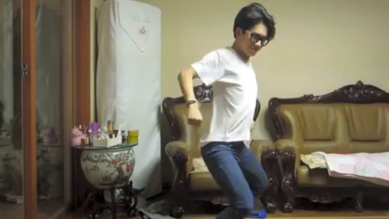 Ce jeune homme imite une danse de Beyoncé à la perfection. Son talent va vous surprendre