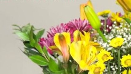 Comment faire pour que vos fleurs fanent moins vite ? Avec un produit très simple !