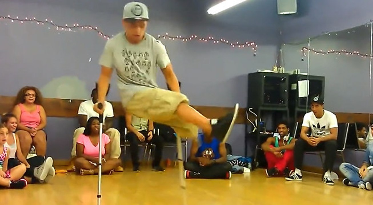 Ce danseur de breakdance est extrêmement doué. Et pourtant, il est unijambiste !