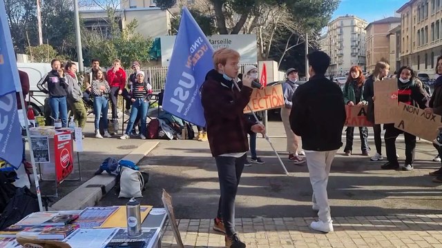 Les étudiants mobilisés devant la fac Saint-Charles contre la sélection à l'université