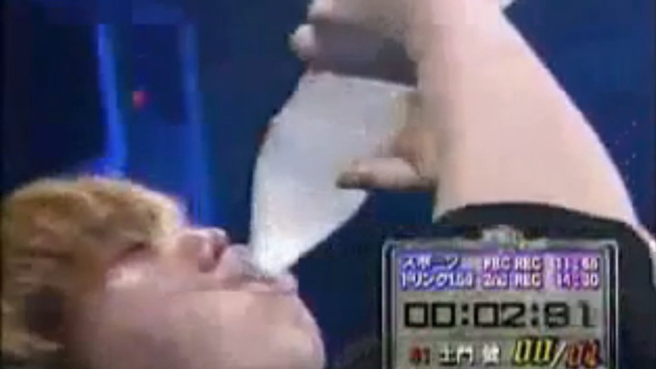 Il possède un record totalement hallucinant. Avec une simple bouteille d'eau, il va vous épater !