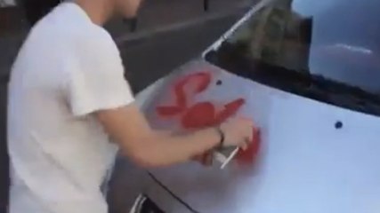 Ce jeune homme cherchait un moyen radical de se venger de son ex. Et voilà ce qu'il a fait