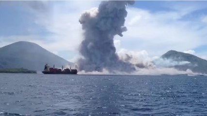 Deux touristes ont assisté à une éruption volcanique. Et ils ont tout filmé