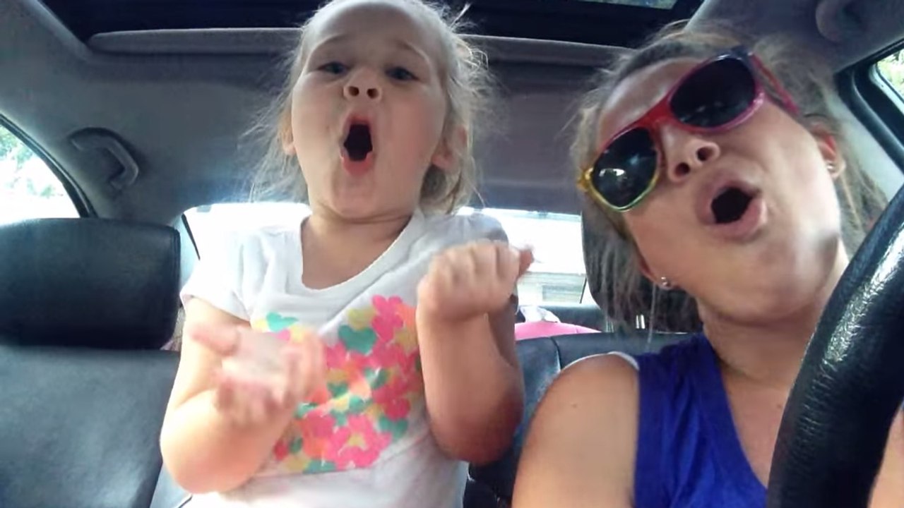 Une mère et sa fille rendent hommage à La Reine des Neiges à leur façon. De quoi vous attendrir