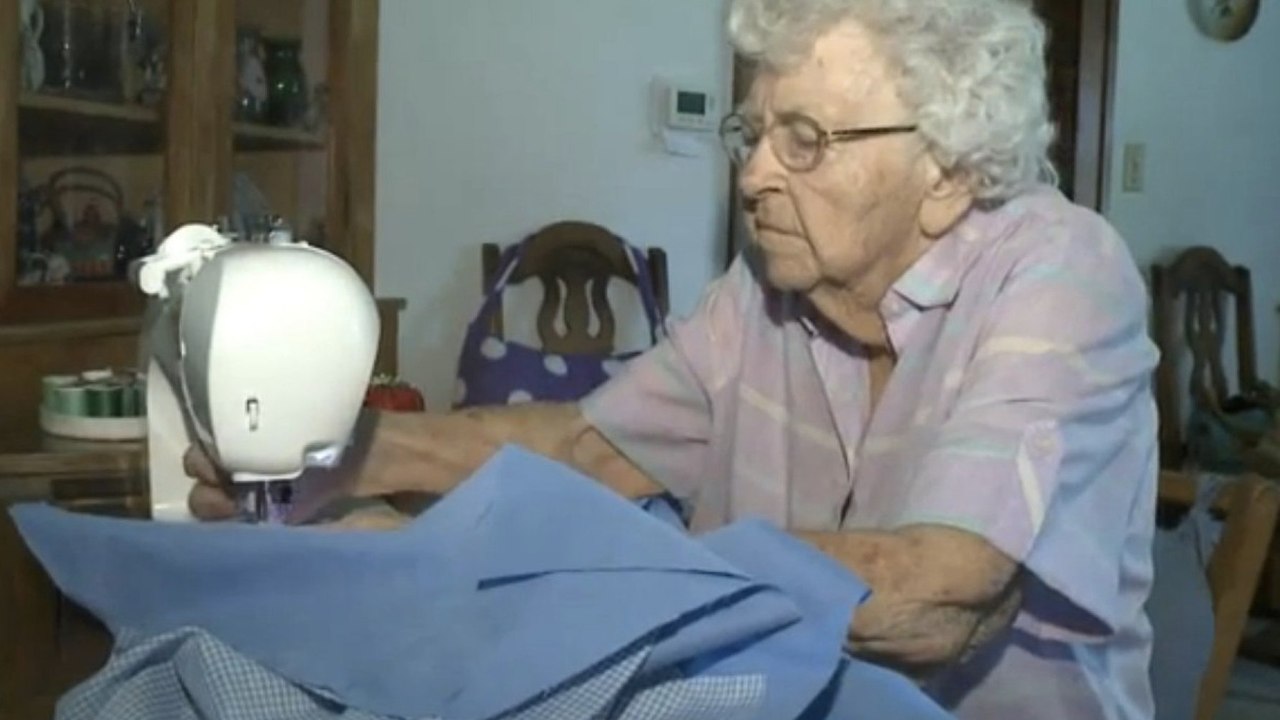 Âgée de 99 ans, cette femme réalise l'incroyable pour les fillettes africaines. Une histoire émouvante