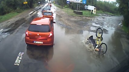 Ce cycliste polonais s'offre la chute de l'année. Il n'aurait pas dû rouler aussi vite