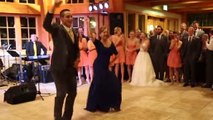 Cette mère et son fils ont partagé une danse lors du mariage de celui-ci. Mais personne ne s'attendait à un tel spectacle