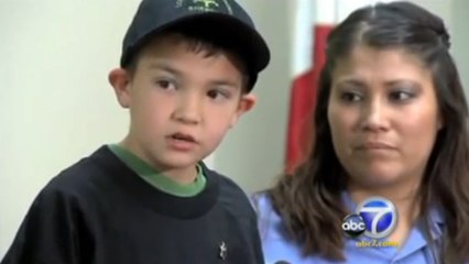 A 7 ans, un petit garçon sauve la vie de sa famille avec un appel au secours touchant. Un modèle de courage !