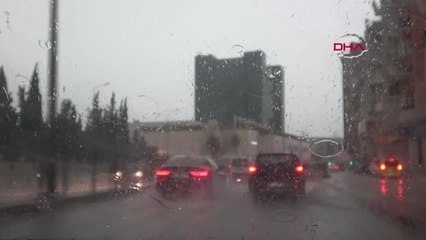 Son dakika... ANTALYA'DA BULUTLAR HAVAYI KARARTTI, DENİZDE DEV DALGALAR OLUŞTU