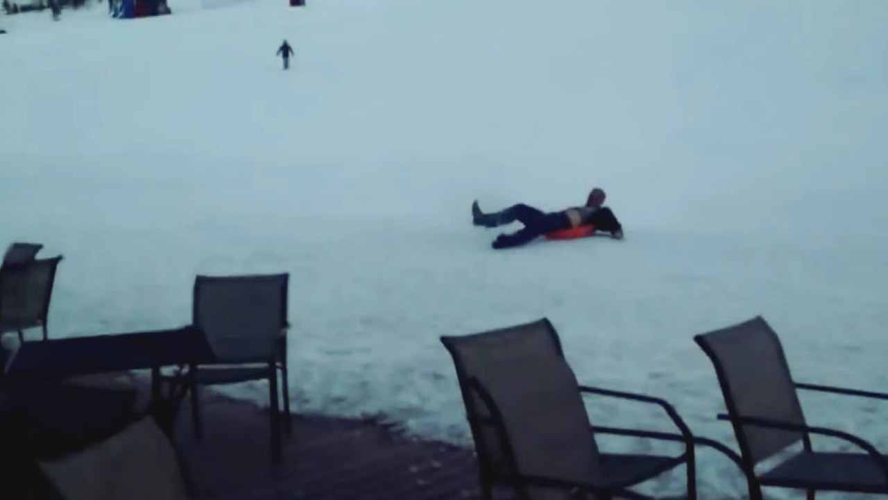 Cette descente en luge va vous faire mourir de rire. En effet, rien ne s'est passé comme prévu !