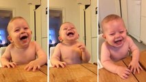 Ce bébé éclate de rire devant sa mère. Mais vous ne devinerez jamais la raison