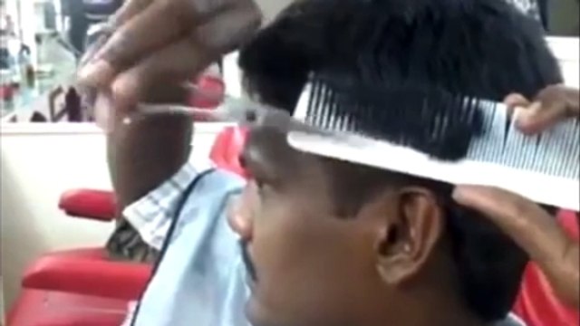 Ce coiffeur sait comment réussir sa coupe ! Sa méthode va vous laisser perplexe