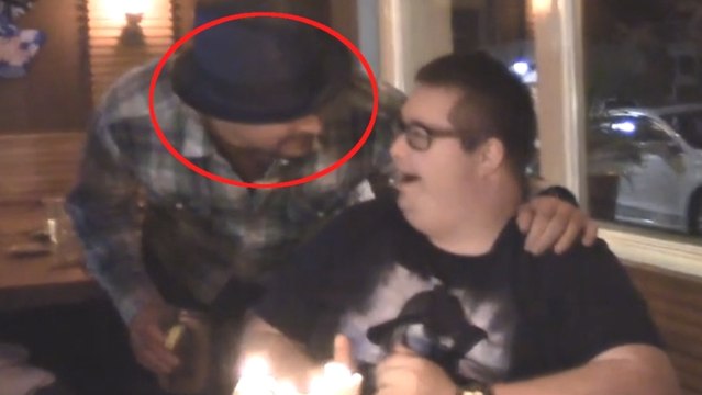 Ce jeune handicapé a droit à une magnifique surprise pour son anniversaire. Un grand moment d'émotion