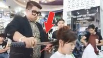 Ce coiffeur a une technique bien à lui pour couper les cheveux. Il va vous laisser perplexe