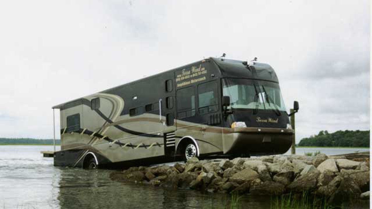 C'est le camping-car le plus incroyable du monde. Il peut presque tout faire !