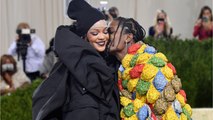 GALA VIDEO - Rihanna enceinte : elle dévoile son ventre (très) arrondi !