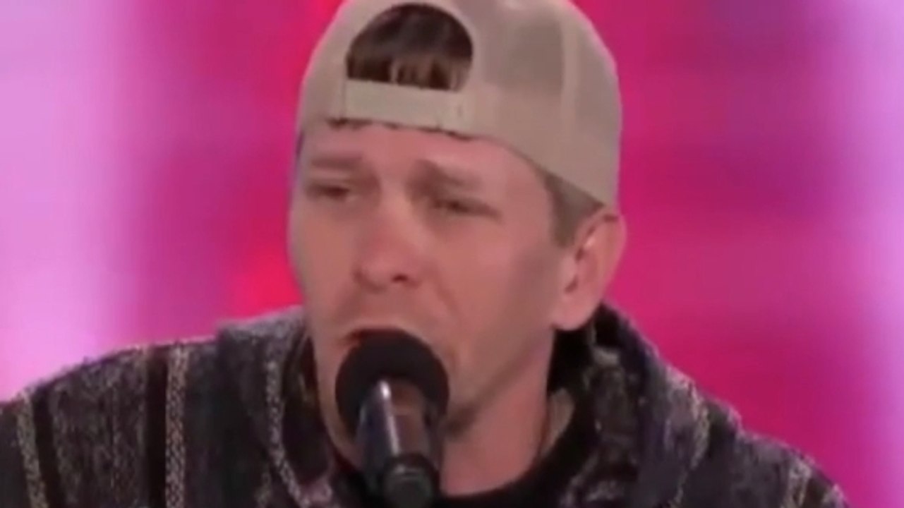 Ce fermier a une voix extraordinaire. Il a charmé les juges d'America's Got Talent