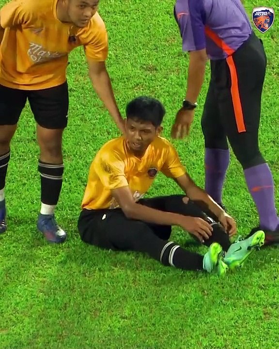 [VIDEO] Tular Pemain bertubuh kecil telah meng’ayam-kan’ Rizal Ghazali