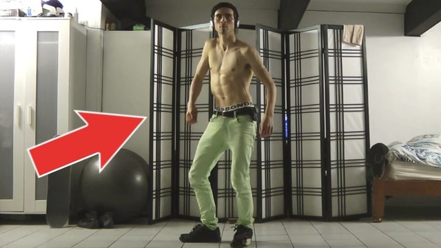 Ce garçon a un talent de danseur hors du commun. Il va vous épater !