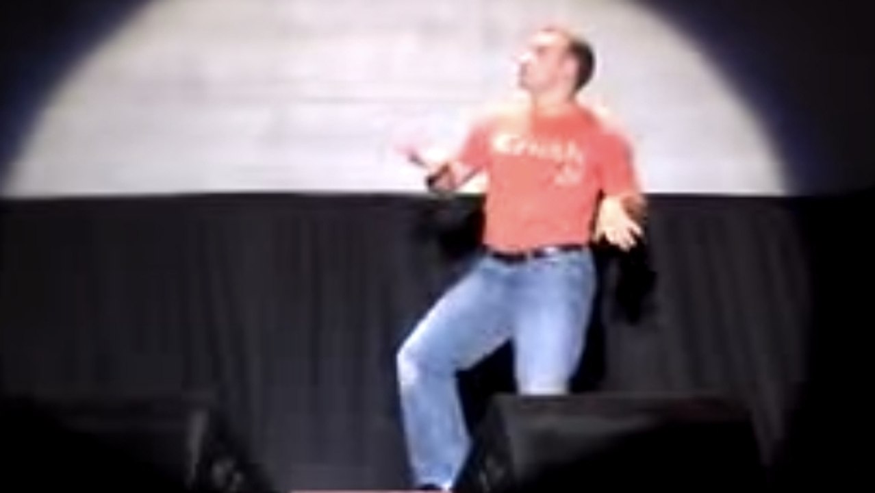 Ce danseur réalise un numéro délirant, qui a fait de lui la star de son lycée
