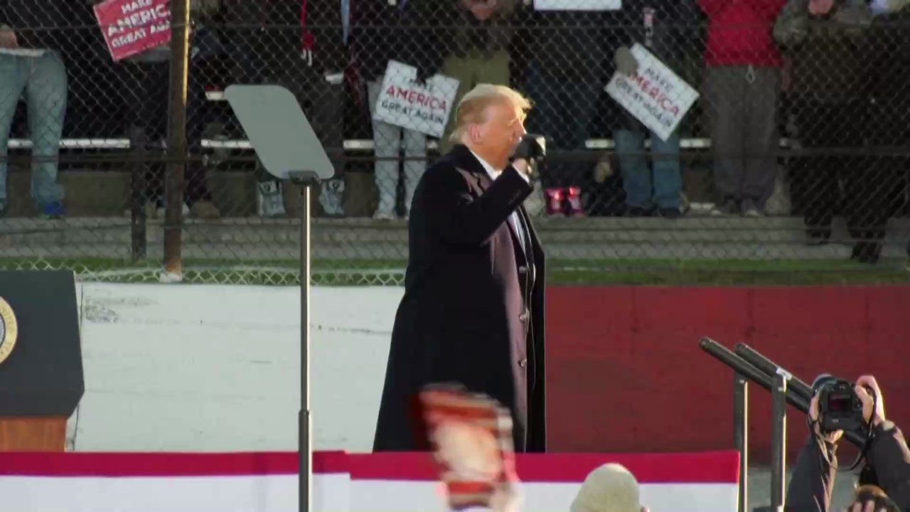 Terroranschlag? Flugzeug abgefangen während Trumps Wahlkampfrede