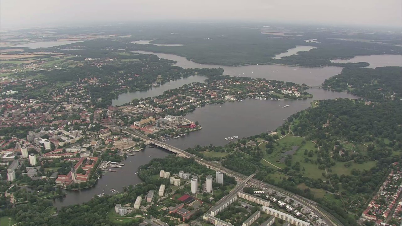 Corona-Party am Filmset: Keanu Reeves und das Matrix-Team lassen es ordentlich krachen