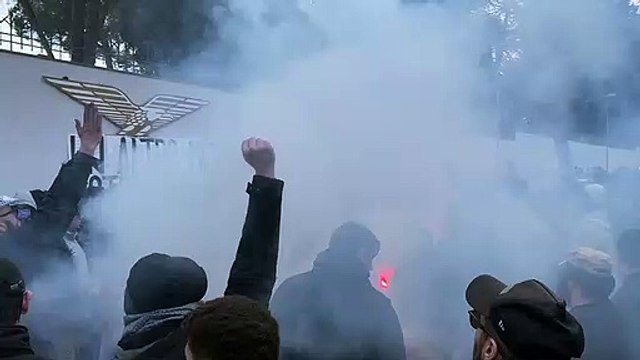 Lazio, contestazione a Formello - Cori contro Lotito