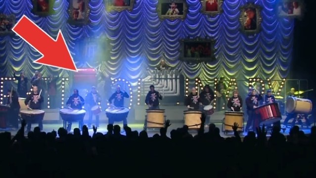 Cet orchestre de percussions réalise un numéro incroyable. Leur talent va vous surprendre !