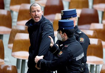 Mann schreit Papst an: "Sie sind kein König"