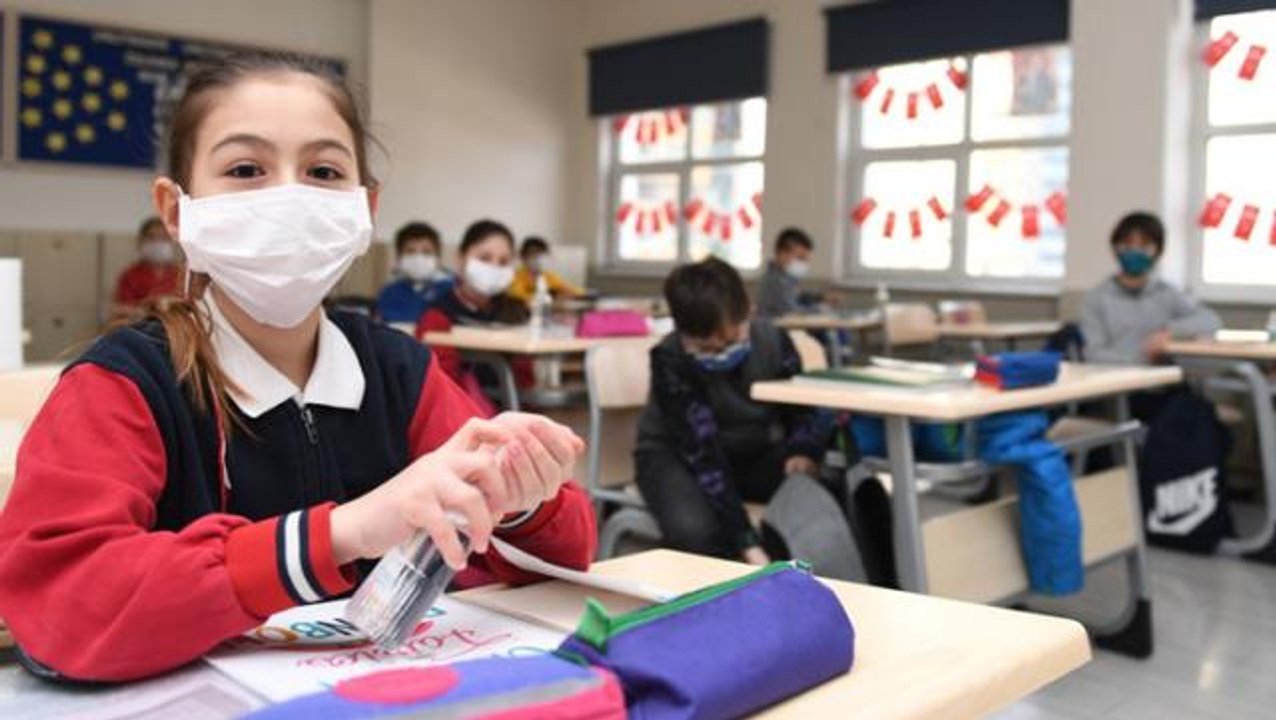 Son Dakika! Milli Eğitim Bakanı Özer'den yüz yüze eğitim açıklaması: Artan vakalara rağmen eğitime ara vermeyeceğiz